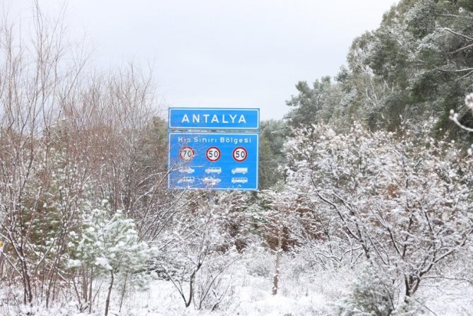 Turizm Kenti Antalya 29 Yıl Aradan Sonra En Ciddi Kar Yağışını Yaşadı