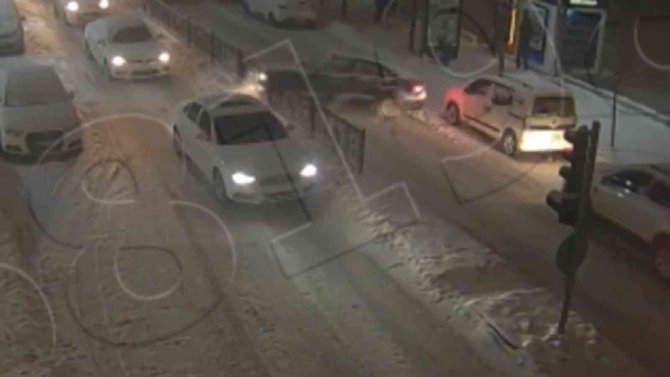 Kış Aylarındaki Trafik Kazaları Kgys Kameralarına Yansıdı