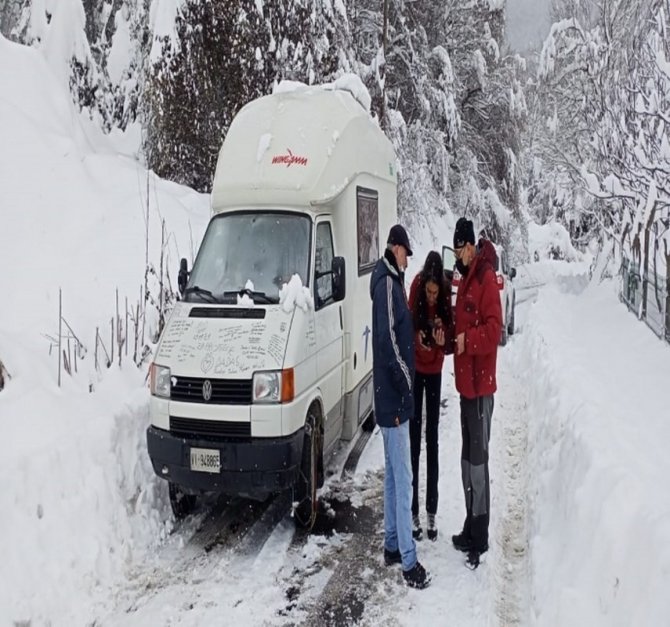 Yalova’da Karla Mücadeleye 516 Personel Ve 86 Araç Katılıyor