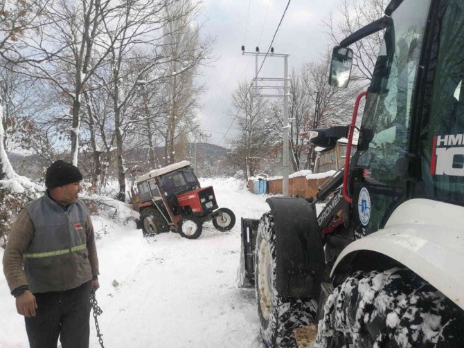 Yolda Kalan Vatandaşların Yardımına Belediye Koştu