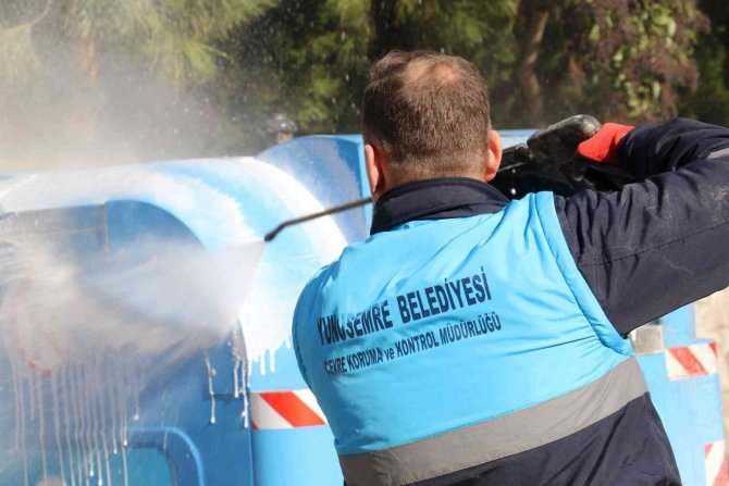 Yunusemre’den Konteynerlere Dezenfekte