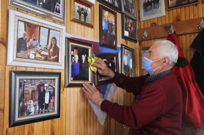 Demirel Ve Özal’dan Bu Yana Bütün Devlet Adamlarının Fotoğraflarını Tesisinde Sergiliyor