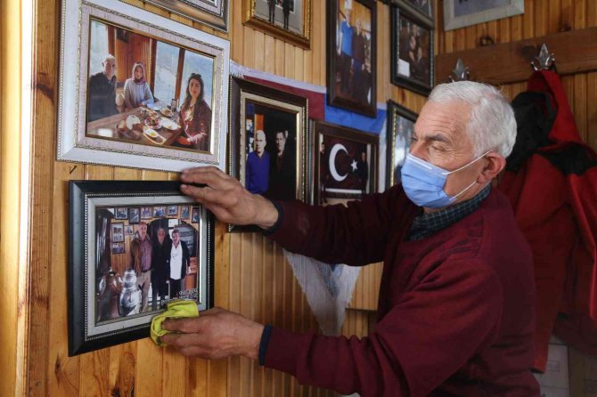 Demirel Ve Özal’dan Bu Yana Bütün Devlet Adamlarının Fotoğraflarını Tesisinde Sergiliyor