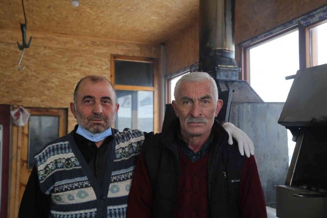 Demirel Ve Özal’dan Bu Yana Bütün Devlet Adamlarının Fotoğraflarını Tesisinde Sergiliyor