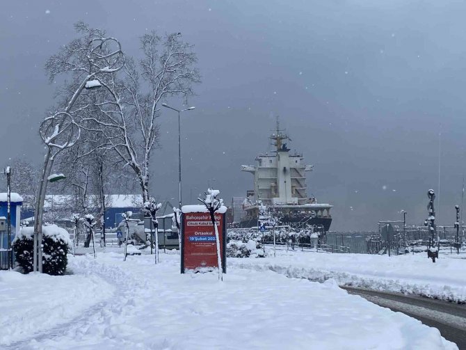 Zonguldak’ta Kar Kalınlığı 55 Santimetreye Ulaştı
