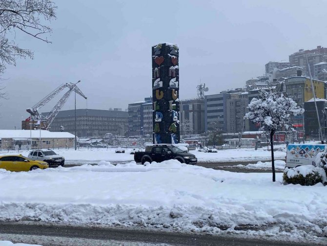 Zonguldak’ta Kar Kalınlığı 55 Santimetreye Ulaştı