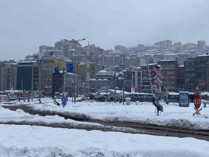 Zonguldak’ta Kar Kalınlığı 55 Santimetreye Ulaştı