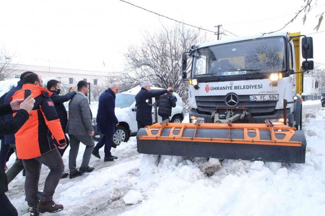 Karla Mücadelede Ak Parti İ̇stanbul Teşkilatı Seferber Oldu