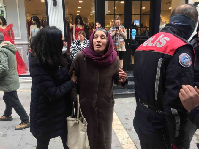 Kayıp Kızını Arayan Annenin Feryadı Yürek Dağladı