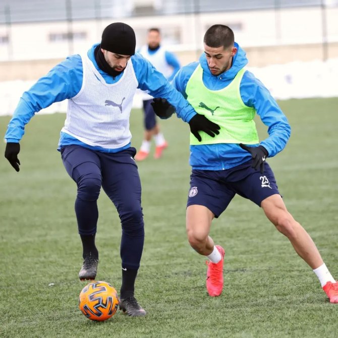 Afyonspor Olumsuz Hava Şartlarına Rağmen Hazırlıklarını Sürdürüyor