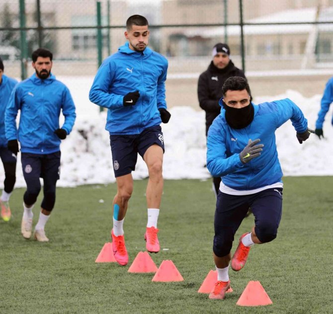 Afyonspor Olumsuz Hava Şartlarına Rağmen Hazırlıklarını Sürdürüyor