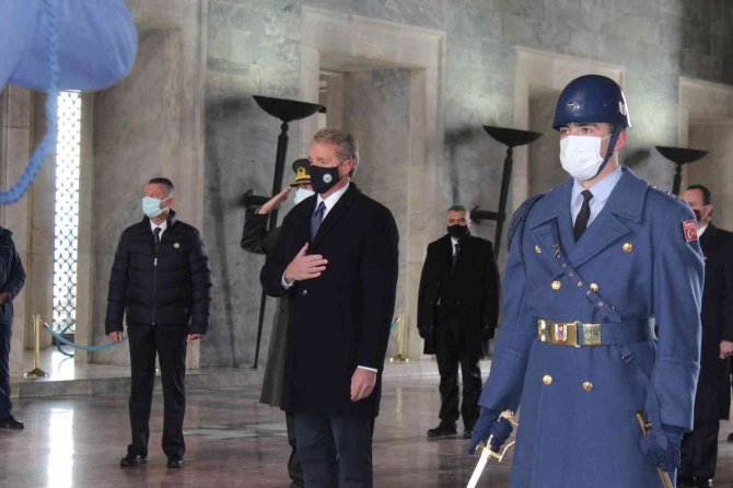 Abd’nin Yeni Büyükelçisi Flake’den Anıtkabir’e Ziyaret