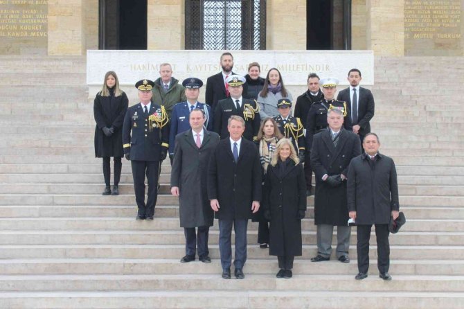 Abd’nin Yeni Büyükelçisi Flake’den Anıtkabir’e Ziyaret
