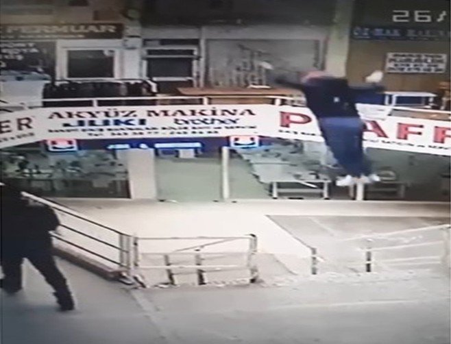İ̇ş Hanının İkinci Katından Düştü