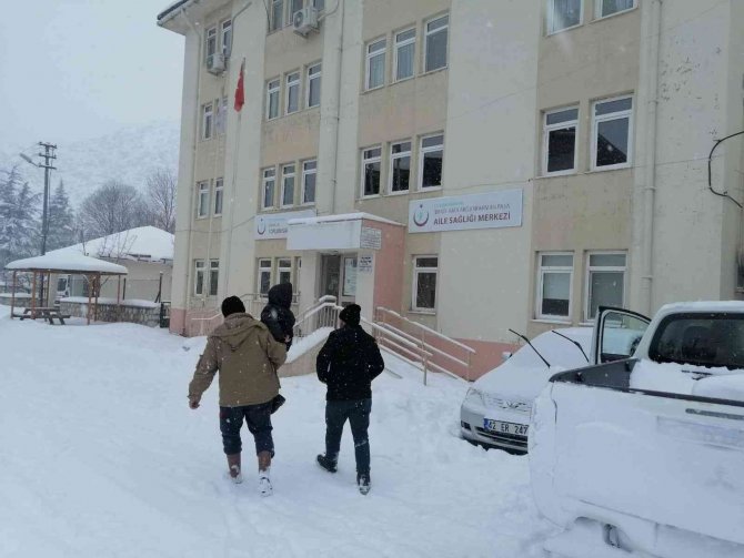 Antalya’da Kardan Kapanan Yollarda Çalışma