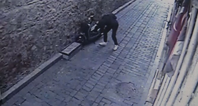 1 Ayda İş Yerine 4 Kez Hırsız Giren Esnaf İsyan Etti