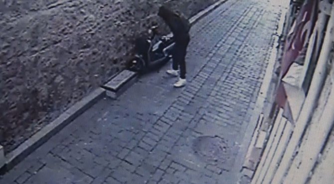 1 Ayda İş Yerine 4 Kez Hırsız Giren Esnaf İsyan Etti