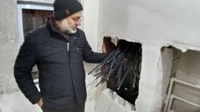 Kablo Hırsızlarını İhbar Edene 10 Bin Lira Ödül Verecek