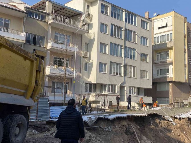 Toprak Kaymasında Hasar Yok