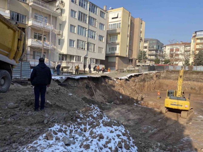 Toprak Kaymasında Hasar Yok