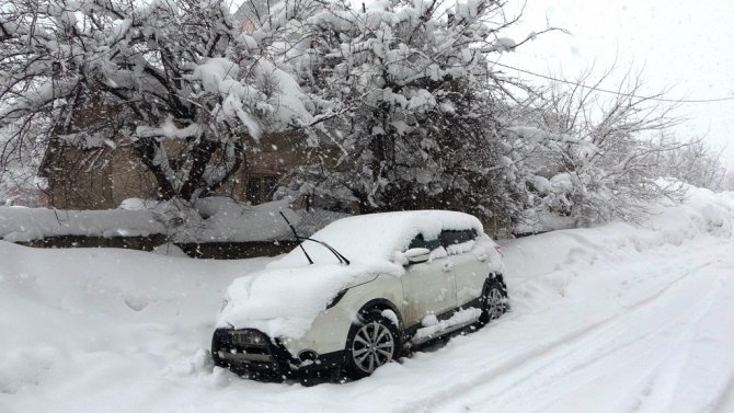Bitlis’te Kar Esareti Devam Ediyor