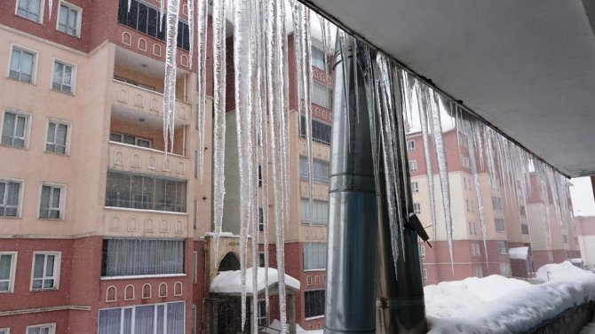 Bitlis’te Kar Esareti Devam Ediyor