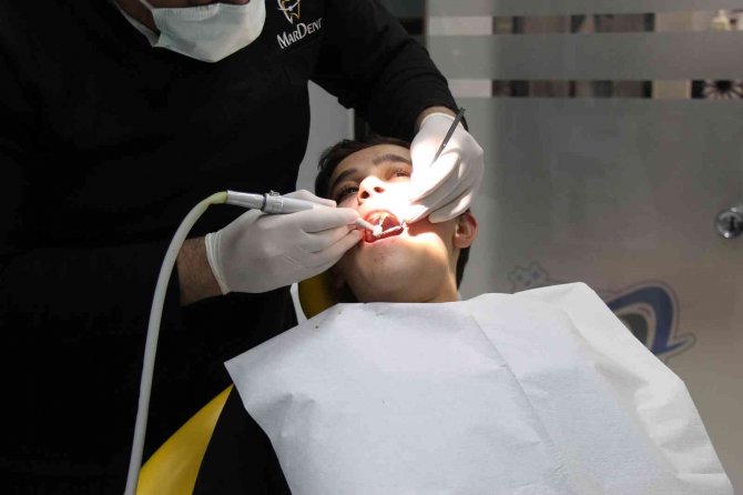 Diş Çürümelerinde Sebep Yüzde 85’le Aşırı Şekerli Besinler