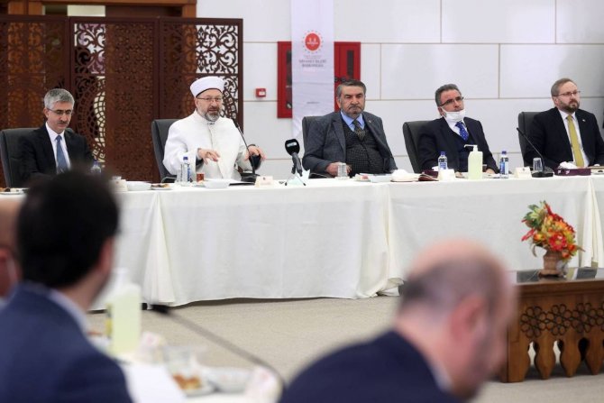 Diyanet İ̇şleri Başkanı Erbaş, Diyanet-i̇lahiyat-meb İ̇stişare Heyeti Toplantısı’na Katıldı