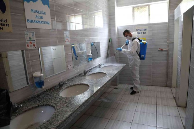 Bayraklı’nın Okulları Dezenfekte Ediliyor