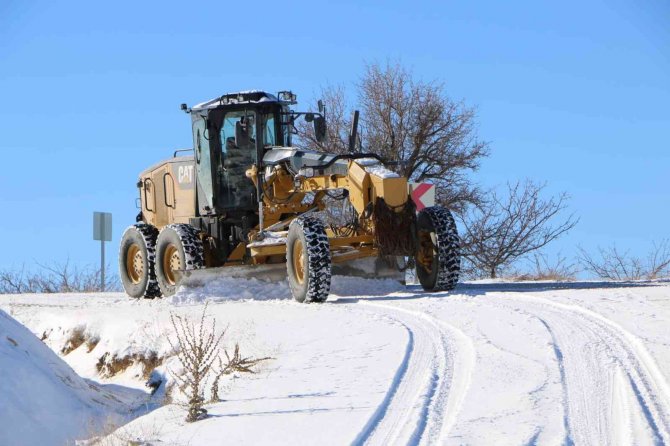 Elazığ’da Kar Nedeniyle 531 Köy Yolu Ulaşıma Kapalı