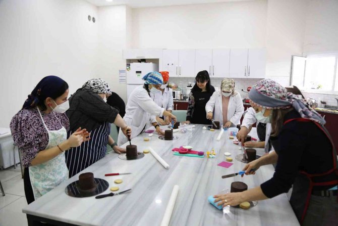 Esmek’te Eğitimler Aralıksız Devam Ediyor