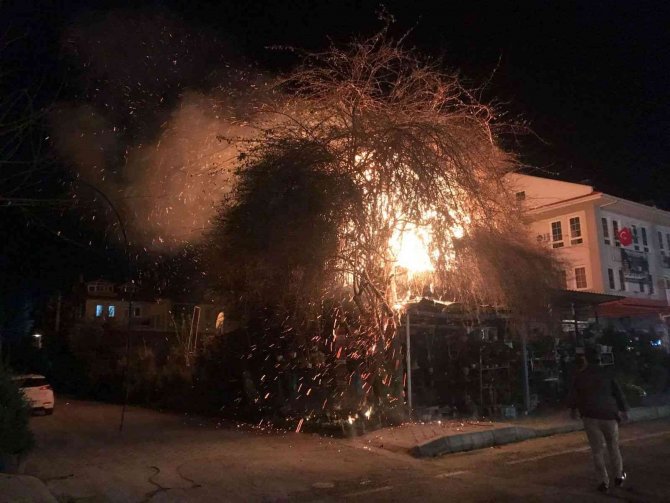 Fethiye’de Trafo Yangını Korkuttu