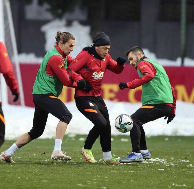 Galatasaray, Önce Statta Sonra Tesislerde Çalıştı