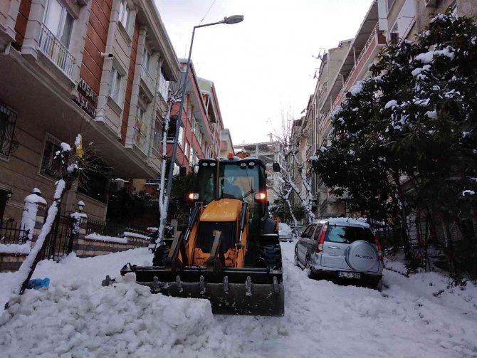 Güngören’de Karla Mücadelede Yoğun Çalışma