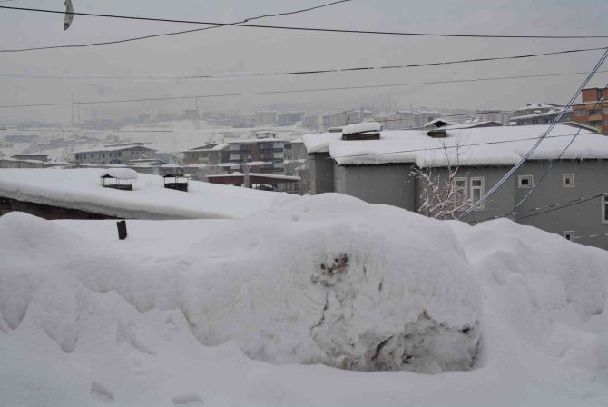 Hakkari’de 49 Yerleşim Yeri Yolu Ulaşıma Kapandı
