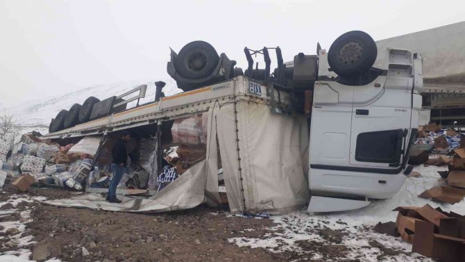 Iğdır’da Tır Şarampole Yuvarlandı