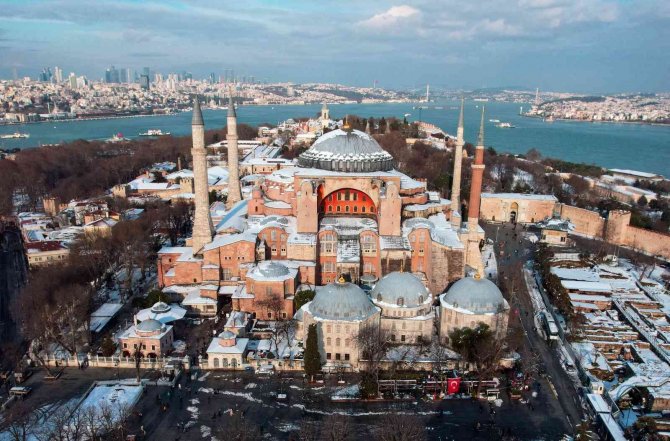İ̇stanbul’da Kar Fırtınasından Geriye Eşsiz Manzaralar Kaldı