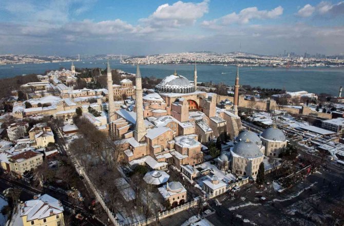 İ̇stanbul’da Kar Fırtınasından Geriye Eşsiz Manzaralar Kaldı