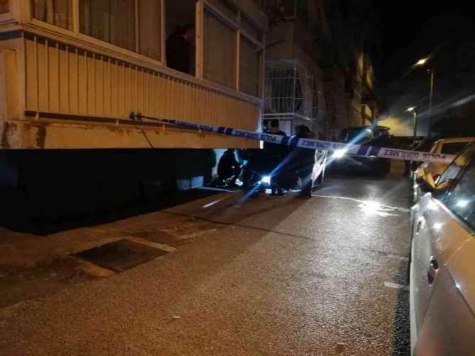 İ̇zmir’de 7. Kattan Düştüğü İleri Sürülen Genç Kadın Öldü