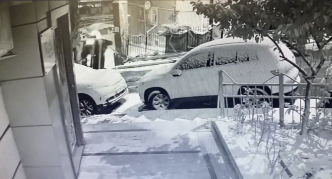 Kağıthane’de Kaldırıma Çarpan Panelvan Devrildi