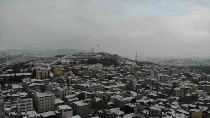 Beyazlar İçindeki Balıkesir’de Masalsı Görüntüler Oluştu