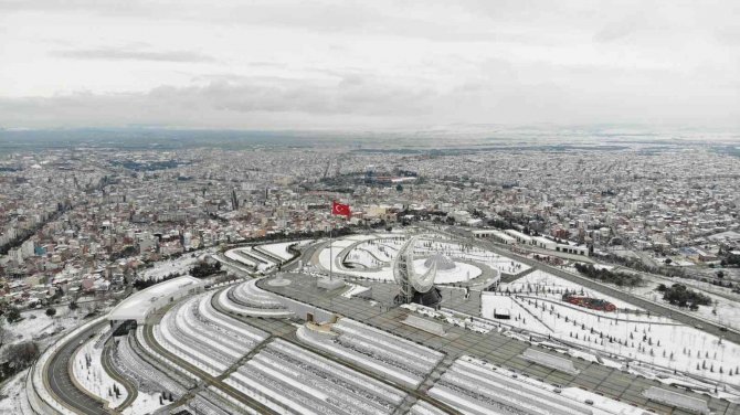 Beyazlar İçindeki Balıkesir’de Masalsı Görüntüler Oluştu