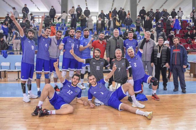 Karacabey Belediyespor Voleybolda Fırtına Gibi