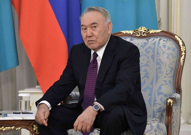Kazakistan Senatosu, Nazarbayev’in "Ömür Boyu Başkanlık" Yetkilerini Kaldırdı
