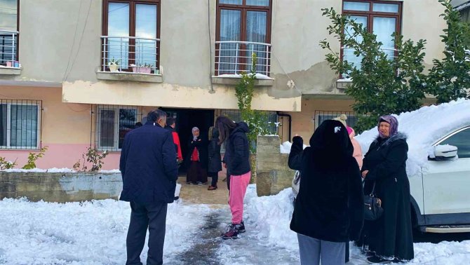 Kopan Elektrik Teli 4 Dairede Yangın Çıkardı