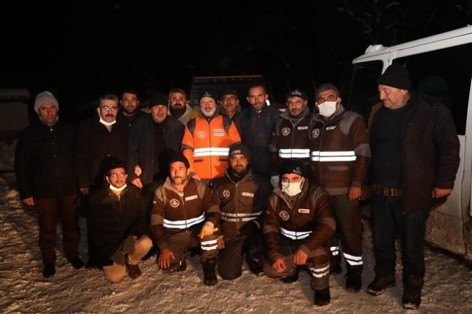 Başkan Çolakbayrakdar, Gece Boyu Kar Temizleme Çalışmalarını Takip Etti