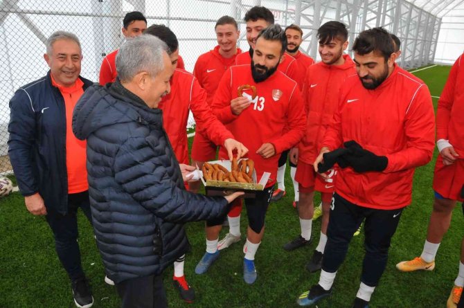 Başkan Akkaya’dan Akşehirspor’a Tatlı İkramı