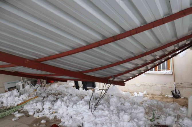 Malatya’da Bir Saat İçerisinde Üç Ayrı Noktada Çatı Çöktü