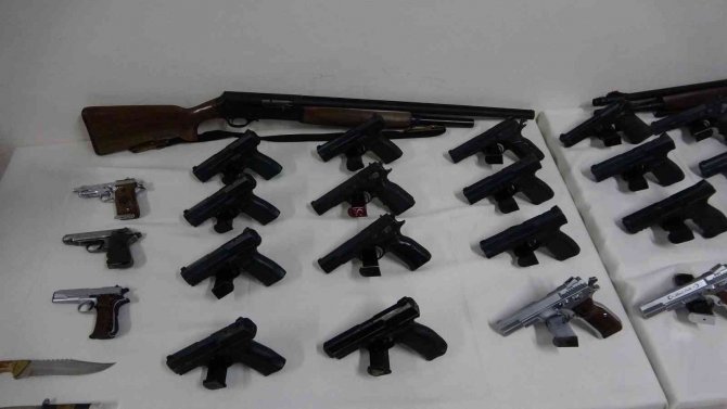 Mersin Polisi Son 6 Ayda 499 Ruhsatsız Tabanca İle 247 Tüfek Ele Geçirdi