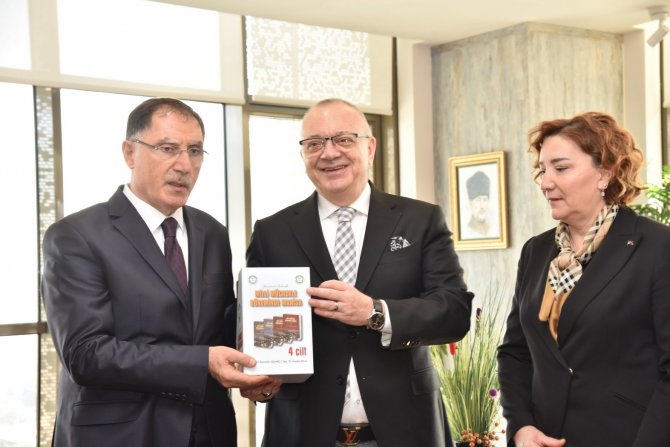 Kamu Baş Denetçisi Malkoç Ziyaretlerde Bulundu